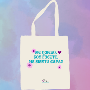 Tote bag blanca «Me Quiero», con letras turquesas, flores rosas y corazón morado.